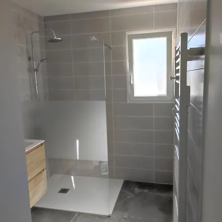 Jolie Maison Neuve Sans Vis A Vis Proche De La Mer